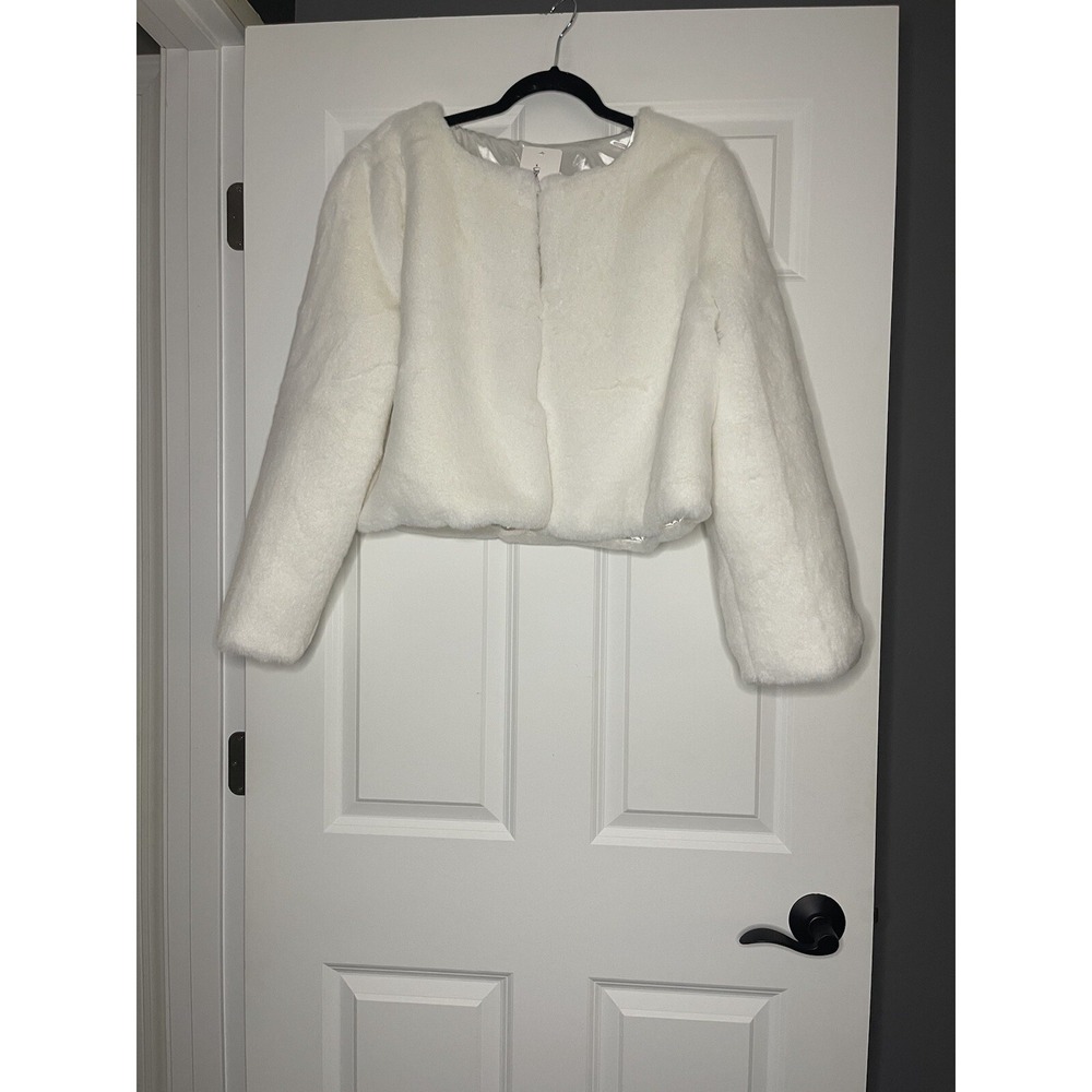 Edary Faux Fur Cropped Jacket off white NWT